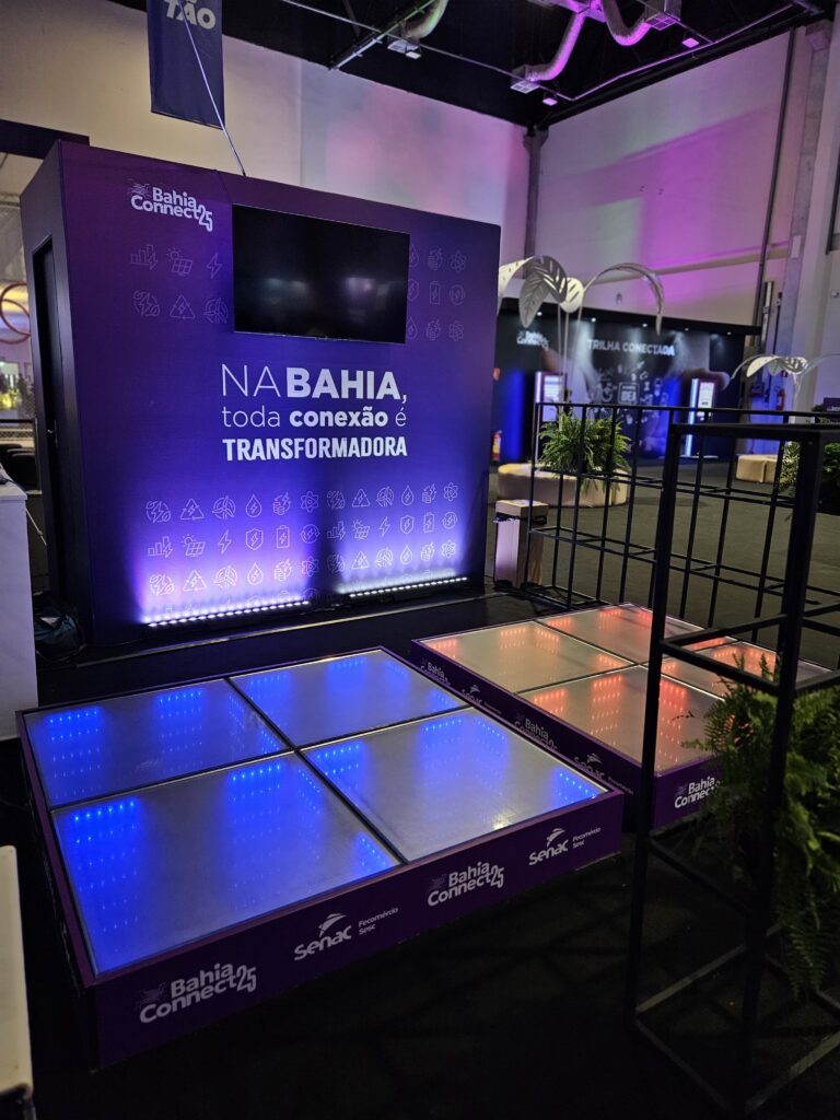 Sistema de gamificação e competição integrado à pista de dança que gera energia