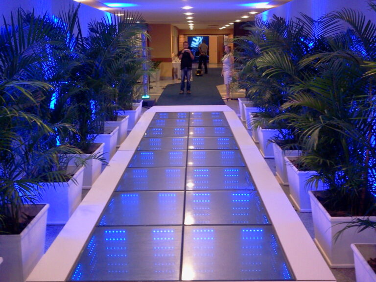 Piso cinético na entrada de evento corporativo