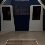 Piso sustentável gerando energia em estande de feira de negócios